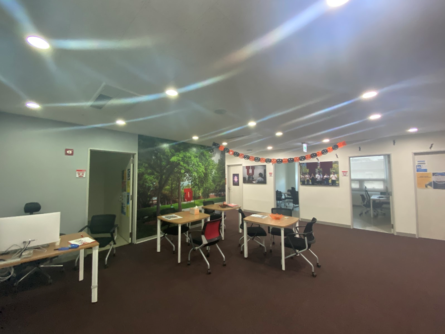 Empty offices at the Career and Internship Development Center at UAC. Located on the 7th floor, the center opened in April 2019 to link students with internship opportunities across Korea. (Photo: Hyun Woo Jo)