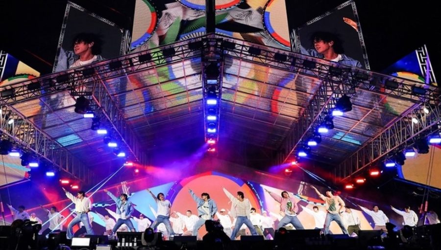 On October 15, BTS held the BTS-Yet To Come-in BUSAN concert at the Busan Asiad Main Stadium. They are dancing to their song, “IDOL” in that concert. Image courtesy of Yonhap News.